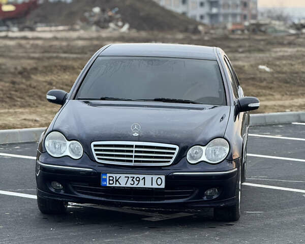 Синий Мерседес Ц-Класс, объемом двигателя 2.2 л и пробегом 290 тыс. км за 6400 $, фото 8 на Automoto.ua