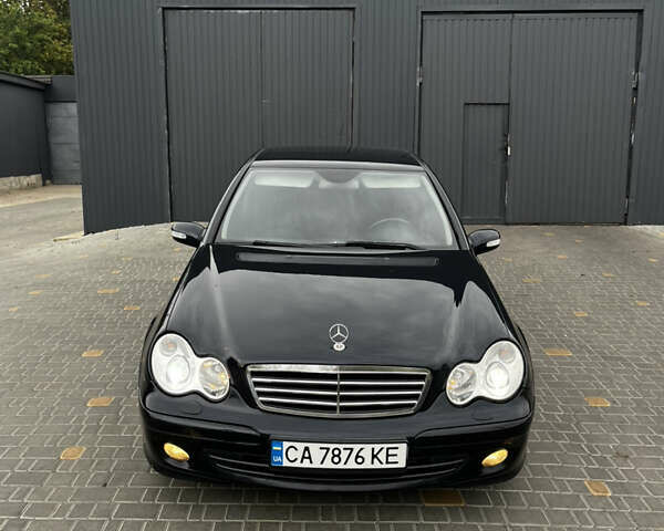 Синий Мерседес Ц-Класс, объемом двигателя 1.8 л и пробегом 233 тыс. км за 6500 $, фото 2 на Automoto.ua