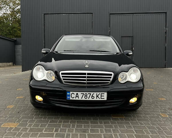 Синий Мерседес Ц-Класс, объемом двигателя 1.8 л и пробегом 233 тыс. км за 6500 $, фото 1 на Automoto.ua