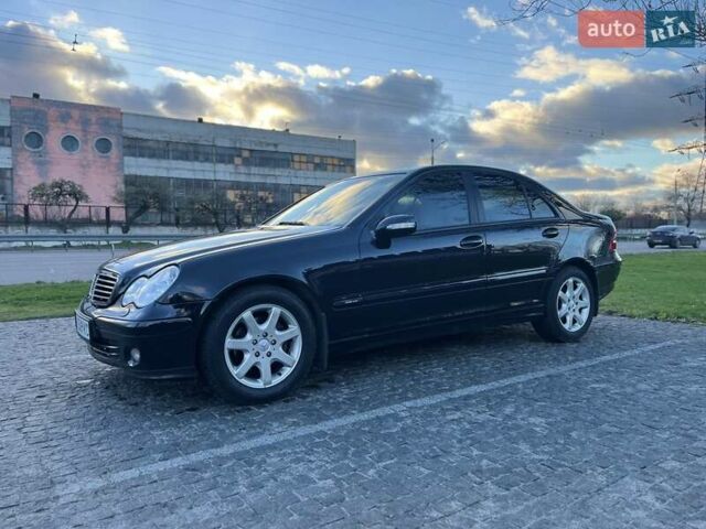 Синій Мерседес Ц-Клас, об'ємом двигуна 1.8 л та пробігом 348 тис. км за 7500 $, фото 3 на Automoto.ua