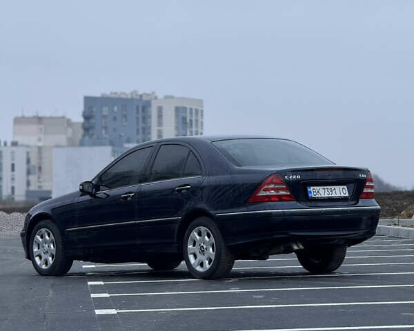 Синий Мерседес Ц-Класс, объемом двигателя 2.2 л и пробегом 290 тыс. км за 6400 $, фото 19 на Automoto.ua