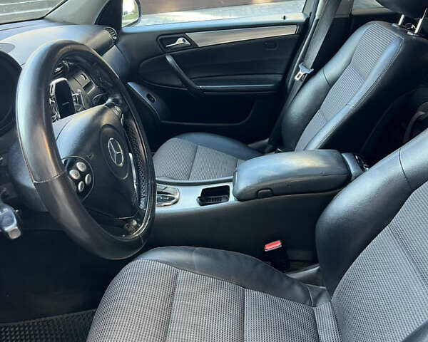 Синій Мерседес Ц-Клас, об'ємом двигуна 2.15 л та пробігом 340 тис. км за 5300 $, фото 1 на Automoto.ua