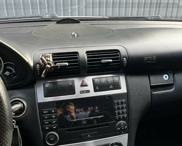 Синий Мерседес Ц-Класс, объемом двигателя 1.8 л и пробегом 233 тыс. км за 6500 $, фото 25 на Automoto.ua