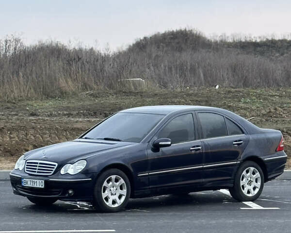 Синий Мерседес Ц-Класс, объемом двигателя 2.2 л и пробегом 290 тыс. км за 6400 $, фото 13 на Automoto.ua