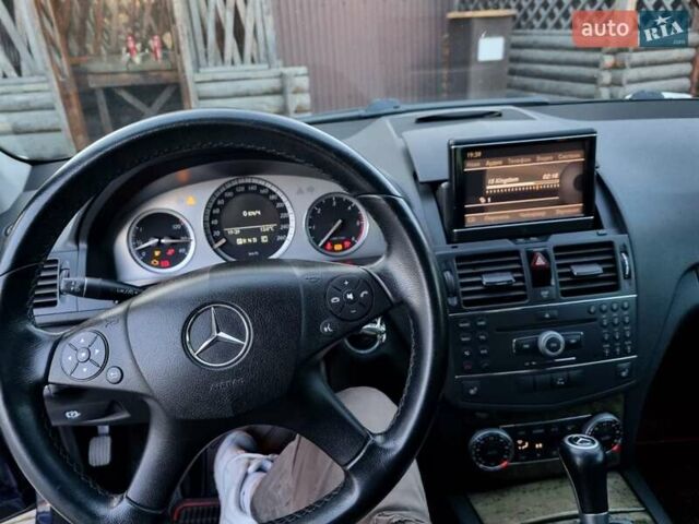 Синий Мерседес Ц-Класс, объемом двигателя 3 л и пробегом 299 тыс. км за 10500 $, фото 33 на Automoto.ua