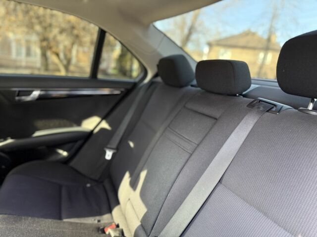 Синій Мерседес Ц-Клас, об'ємом двигуна 2.1 л та пробігом 350 тис. км за 6999 $, фото 19 на Automoto.ua