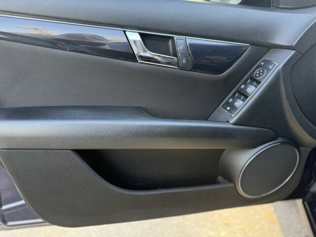 Синій Мерседес Ц-Клас, об'ємом двигуна 2.1 л та пробігом 350 тис. км за 6999 $, фото 21 на Automoto.ua