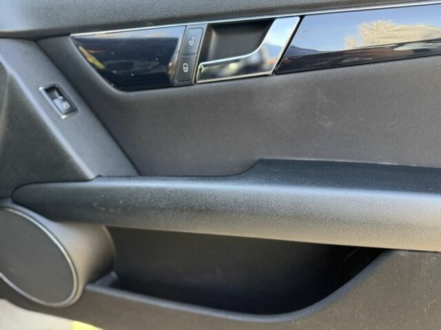 Синій Мерседес Ц-Клас, об'ємом двигуна 2.1 л та пробігом 350 тис. км за 6999 $, фото 15 на Automoto.ua