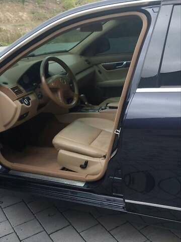 Синий Мерседес Ц-Класс, объемом двигателя 3 л и пробегом 281 тыс. км за 9500 $, фото 22 на Automoto.ua