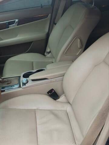 Синий Мерседес Ц-Класс, объемом двигателя 3 л и пробегом 281 тыс. км за 9500 $, фото 20 на Automoto.ua