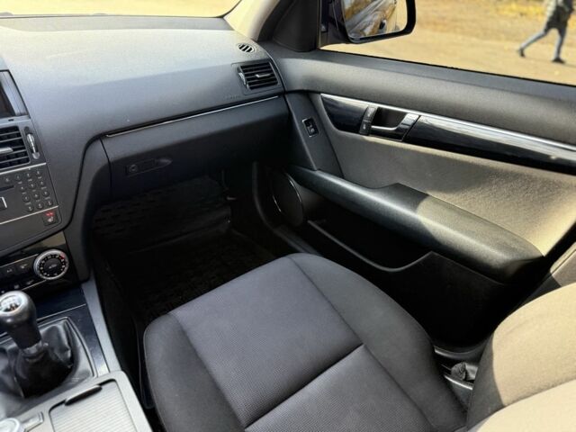 Синій Мерседес Ц-Клас, об'ємом двигуна 2.1 л та пробігом 350 тис. км за 6999 $, фото 10 на Automoto.ua