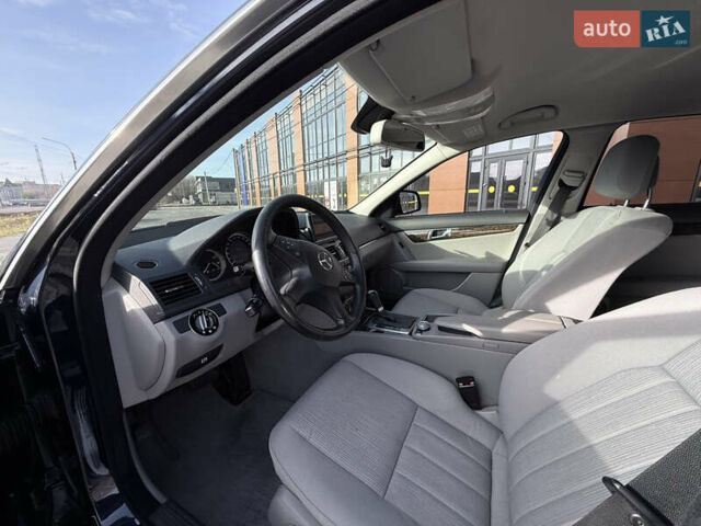 Синий Мерседес Ц-Класс, объемом двигателя 2.15 л и пробегом 348 тыс. км за 8700 $, фото 6 на Automoto.ua