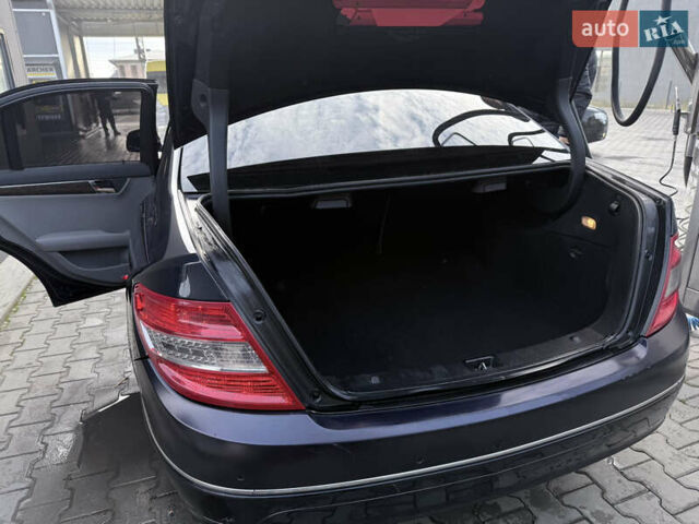 Синий Мерседес Ц-Класс, объемом двигателя 2.15 л и пробегом 348 тыс. км за 8700 $, фото 12 на Automoto.ua