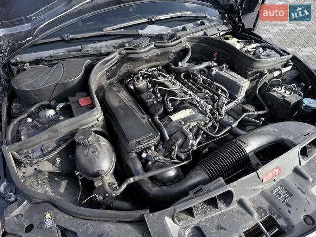 Синий Мерседес Ц-Класс, объемом двигателя 2.15 л и пробегом 348 тыс. км за 8700 $, фото 5 на Automoto.ua