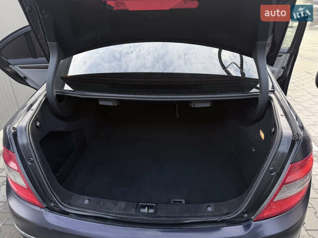 Синий Мерседес Ц-Класс, объемом двигателя 2.15 л и пробегом 348 тыс. км за 8700 $, фото 13 на Automoto.ua