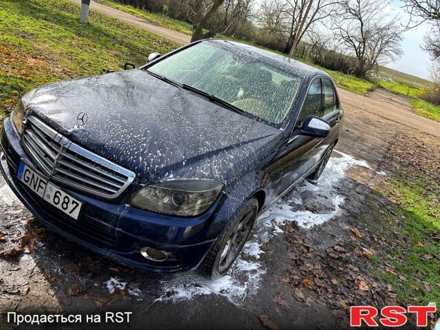 Синій Мерседес Ц-Клас, об'ємом двигуна 2.2 л та пробігом 300 тис. км за 4900 $, фото 1 на Automoto.ua