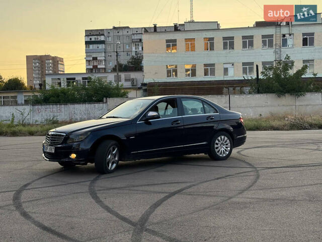 Синій Мерседес Ц-Клас, об'ємом двигуна 2.2 л та пробігом 307 тис. км за 4700 $, фото 2 на Automoto.ua