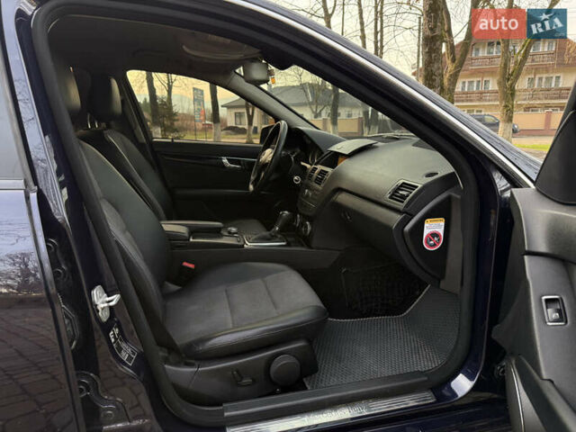 Синій Мерседес Ц-Клас, об'ємом двигуна 2.2 л та пробігом 315 тис. км за 9300 $, фото 29 на Automoto.ua