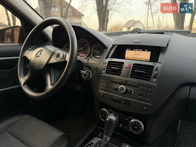 Синій Мерседес Ц-Клас, об'ємом двигуна 2.2 л та пробігом 315 тис. км за 9300 $, фото 31 на Automoto.ua