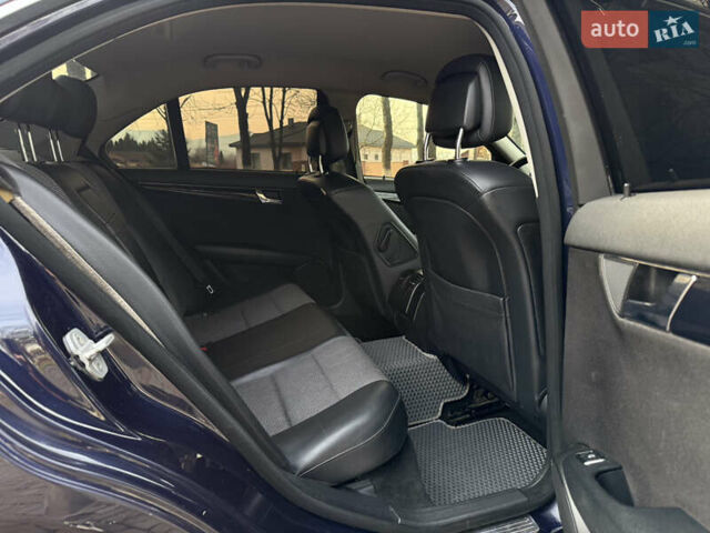 Синий Мерседес Ц-Класс, объемом двигателя 2.2 л и пробегом 315 тыс. км за 9300 $, фото 22 на Automoto.ua