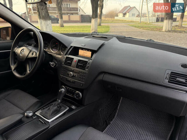 Синий Мерседес Ц-Класс, объемом двигателя 2.2 л и пробегом 315 тыс. км за 9300 $, фото 30 на Automoto.ua