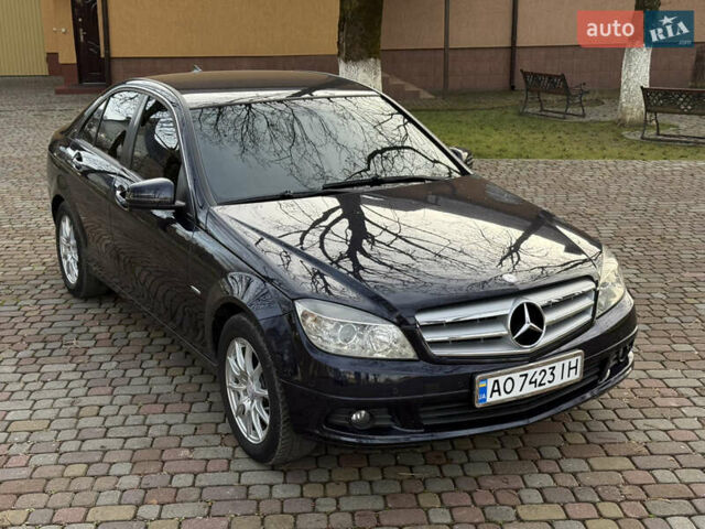 Синий Мерседес Ц-Класс, объемом двигателя 2.2 л и пробегом 315 тыс. км за 9300 $, фото 2 на Automoto.ua