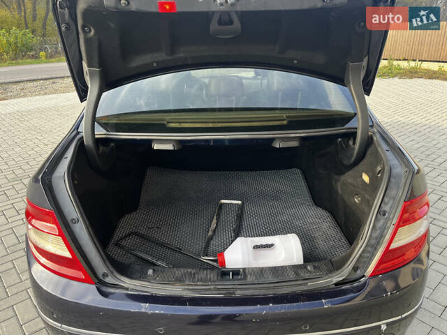 Синий Мерседес Ц-Класс, объемом двигателя 2.2 л и пробегом 331 тыс. км за 8500 $, фото 6 на Automoto.ua