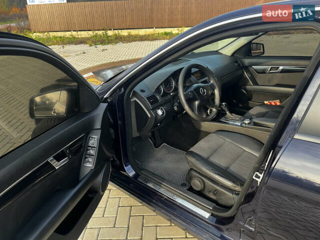 Синий Мерседес Ц-Класс, объемом двигателя 2.2 л и пробегом 331 тыс. км за 8500 $, фото 7 на Automoto.ua