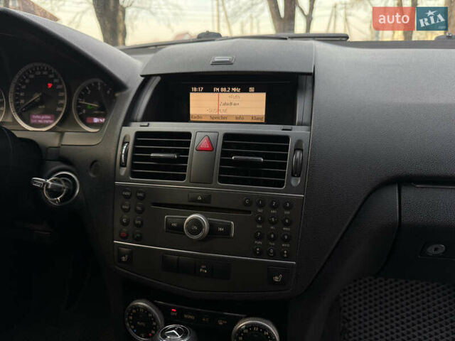 Синій Мерседес Ц-Клас, об'ємом двигуна 2.2 л та пробігом 315 тис. км за 9300 $, фото 32 на Automoto.ua