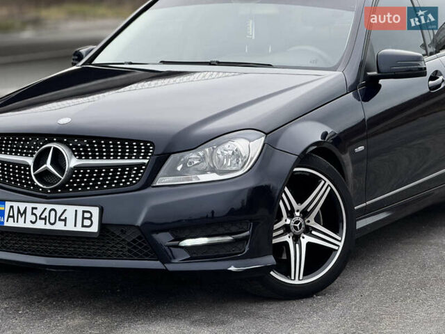 Синий Мерседес Ц-Класс, объемом двигателя 1.8 л и пробегом 220 тыс. км за 9950 $, фото 1 на Automoto.ua