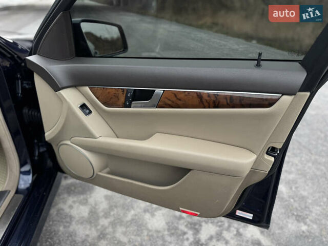 Синий Мерседес Ц-Класс, объемом двигателя 1.8 л и пробегом 220 тыс. км за 9950 $, фото 32 на Automoto.ua