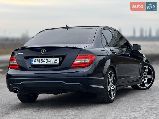 Синий Мерседес Ц-Класс, объемом двигателя 1.8 л и пробегом 220 тыс. км за 9950 $, фото 12 на Automoto.ua