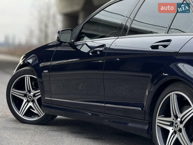 Синий Мерседес Ц-Класс, объемом двигателя 1.8 л и пробегом 220 тыс. км за 9950 $, фото 11 на Automoto.ua