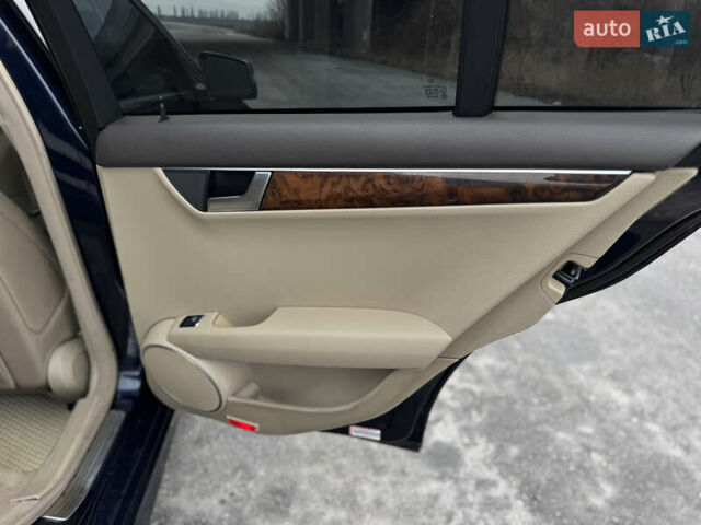 Синий Мерседес Ц-Класс, объемом двигателя 1.8 л и пробегом 220 тыс. км за 9950 $, фото 30 на Automoto.ua