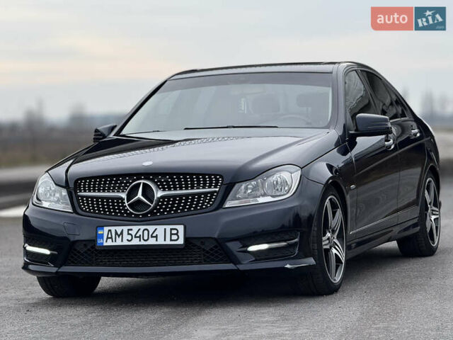 Синий Мерседес Ц-Класс, объемом двигателя 1.8 л и пробегом 220 тыс. км за 9950 $, фото 2 на Automoto.ua