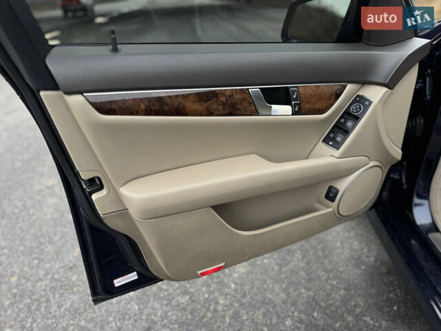 Синий Мерседес Ц-Класс, объемом двигателя 1.8 л и пробегом 220 тыс. км за 9950 $, фото 27 на Automoto.ua