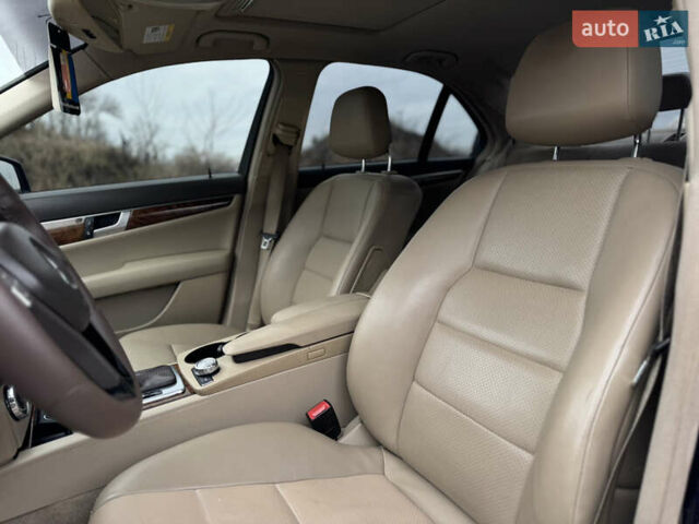 Синий Мерседес Ц-Класс, объемом двигателя 1.8 л и пробегом 220 тыс. км за 9950 $, фото 25 на Automoto.ua