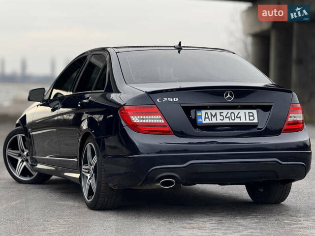 Синий Мерседес Ц-Класс, объемом двигателя 1.8 л и пробегом 220 тыс. км за 9950 $, фото 9 на Automoto.ua