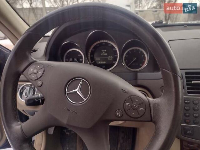 Синій Мерседес Ц-Клас, об'ємом двигуна 3 л та пробігом 194 тис. км за 12000 $, фото 21 на Automoto.ua