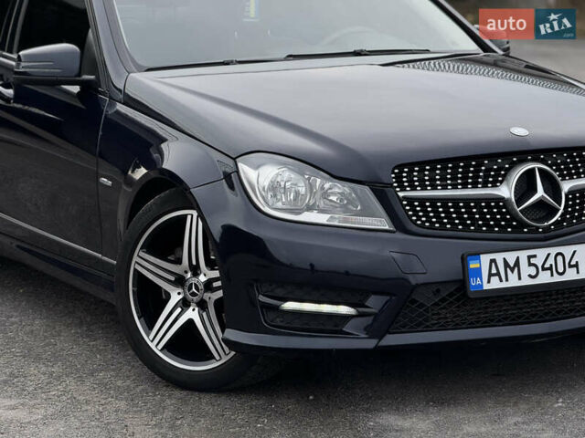Синий Мерседес Ц-Класс, объемом двигателя 1.8 л и пробегом 220 тыс. км за 9950 $, фото 4 на Automoto.ua