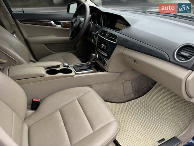 Синий Мерседес Ц-Класс, объемом двигателя 1.8 л и пробегом 220 тыс. км за 9950 $, фото 33 на Automoto.ua