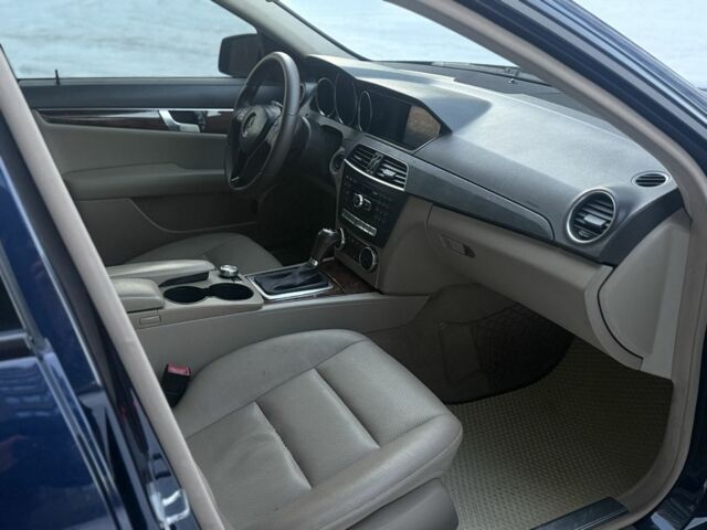 Синій Мерседес Ц-Клас, об'ємом двигуна 1.8 л та пробігом 220 тис. км за 9200 $, фото 10 на Automoto.ua