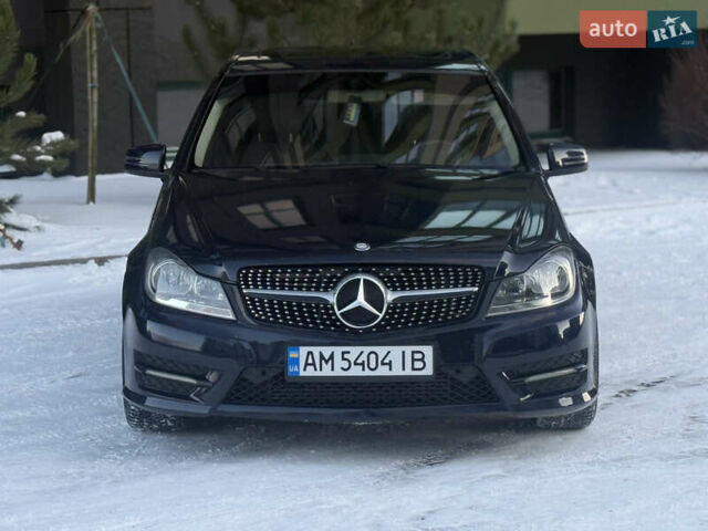 Синий Мерседес Ц-Класс, объемом двигателя 1.8 л и пробегом 220 тыс. км за 8500 $, фото 1 на Automoto.ua