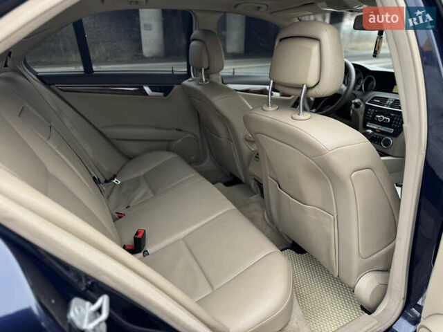 Синий Мерседес Ц-Класс, объемом двигателя 1.8 л и пробегом 220 тыс. км за 9950 $, фото 31 на Automoto.ua