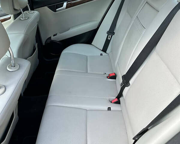 Синий Мерседес Ц-Класс, объемом двигателя 1.8 л и пробегом 171 тыс. км за 12000 $, фото 9 на Automoto.ua