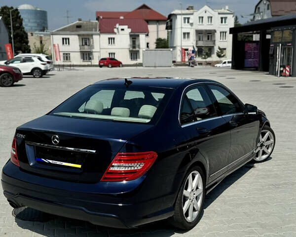 Синий Мерседес Ц-Класс, объемом двигателя 1.8 л и пробегом 171 тыс. км за 12000 $, фото 6 на Automoto.ua