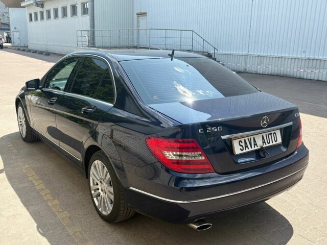 Синий Мерседес Ц-Класс, объемом двигателя 2.2 л и пробегом 200 тыс. км за 5450 $, фото 2 на Automoto.ua