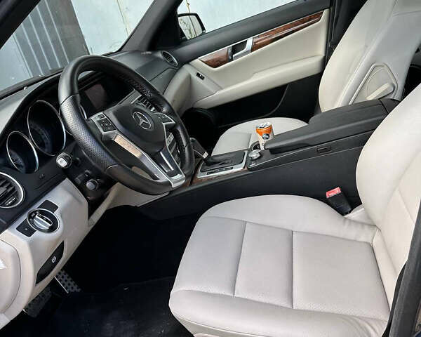 Синий Мерседес Ц-Класс, объемом двигателя 1.8 л и пробегом 171 тыс. км за 12000 $, фото 10 на Automoto.ua