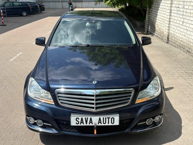 Синий Мерседес Ц-Класс, объемом двигателя 2.2 л и пробегом 200 тыс. км за 5450 $, фото 1 на Automoto.ua