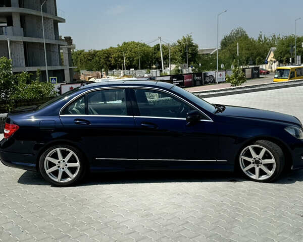 Синий Мерседес Ц-Класс, объемом двигателя 1.8 л и пробегом 171 тыс. км за 12000 $, фото 7 на Automoto.ua